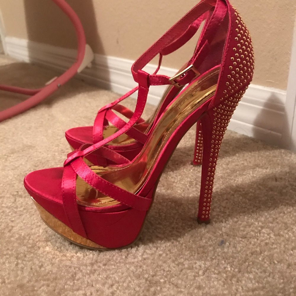 Bright pink and gold platform heels.